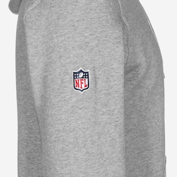 NEW ERA Sweatshirt in Grau