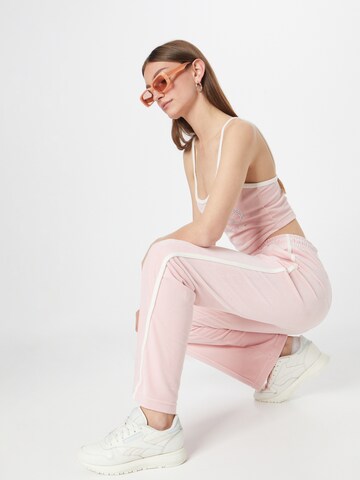 Juicy Couture White Label Lużny krój Spodnie 'Tina' w kolorze różowy