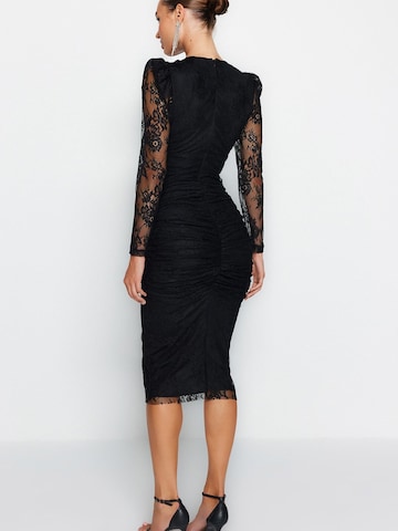 Trendyol Kleid in Schwarz