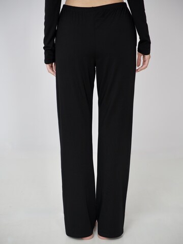 Loosefit Pantaloni di LÉGÈRE in nero
