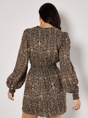Robe ' ' Apricot en marron