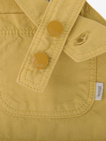 regular Pantaloni con pettorina di KNOT in giallo