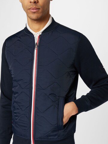 TOMMY HILFIGER Tussenjas in Blauw