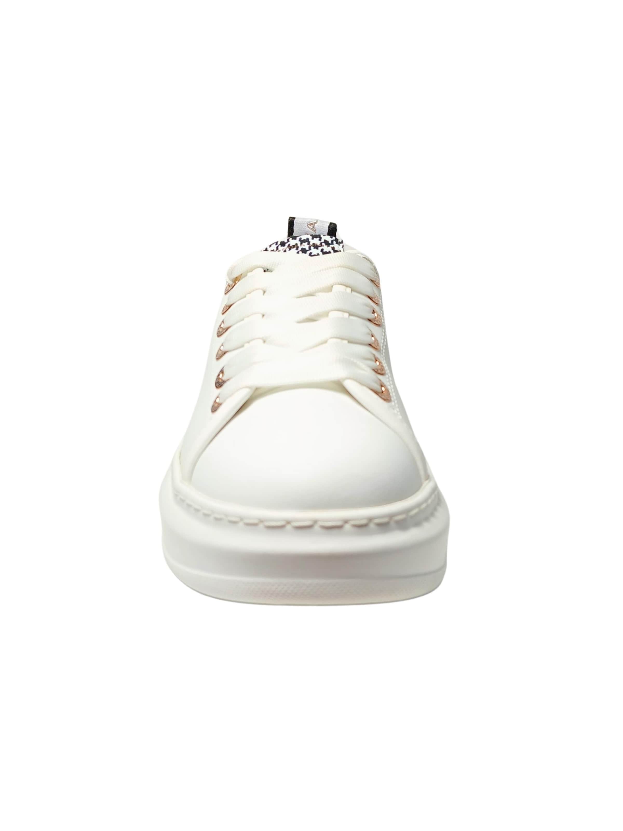 Sneaker bassa di Alexander Smith in bianco