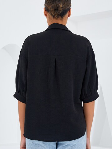 melns Bigdart Blūze