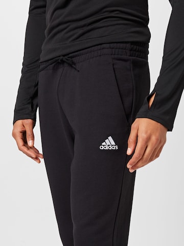 juoda ADIDAS SPORTSWEAR Siaurėjantis Sportinės kelnės 'Essentials French Terry Tapered Cuff'