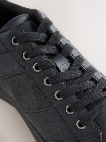 Next Sneaker in Schwarz