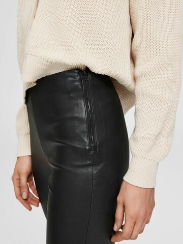 SELECTED FEMME Skinny Trousers 'SFSYLVIA MW STRETCH LEATHER' in Black