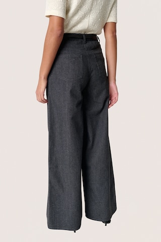 SOAKED IN LUXURY Tapered Jeans 'Ninnie' in Black