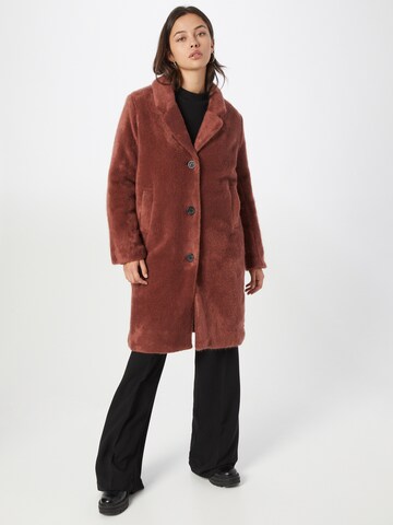 Le Temps Des Cerises Between-Seasons Coat in Red: front