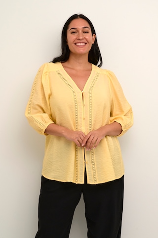 KAFFE CURVE Bluse i gul: forside