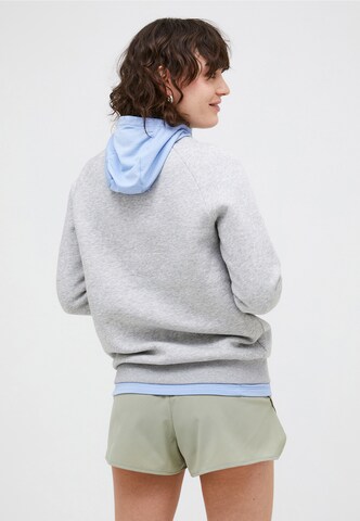 PEAK PERFORMANCE Sweatshirt in Grijs