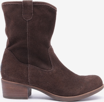 UGG Dress Boots in 36 in Brown: front