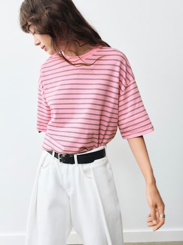 T-shirt Pull&Bear en rose : devant