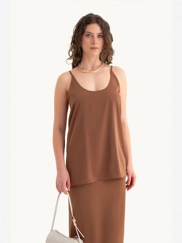 Hiccup Top in Bruin: voorkant