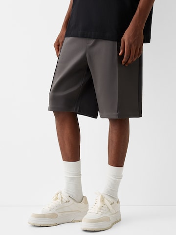 Bershka Wide Leg Shorts in Grau: predná strana