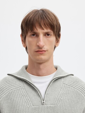 SELECTED Pullover i grå