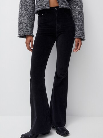 évasé Pantalon Pull&Bear en noir : devant