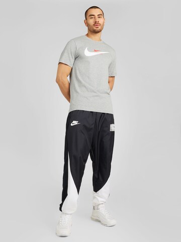 Nike Sportswear T-shirt i grå