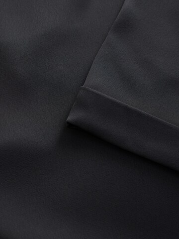 Next Pluus, värv must