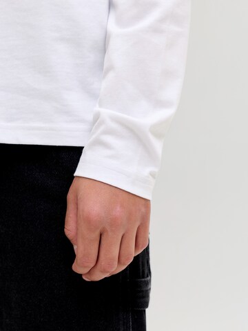 Jack & Jones Junior - Ajuste regular Camiseta 'JJEOrganic' en blanco