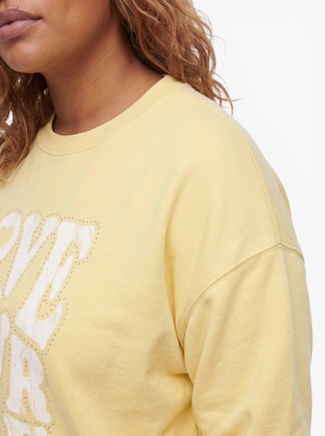 ONLY Carmakoma - Sudadera 'CARSandy' en amarillo