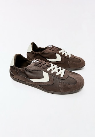 Bershka Sneakers laag in Bruin