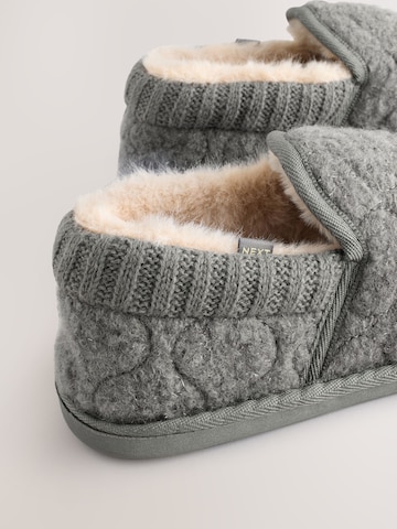Papuci de casă de la Next pe gri