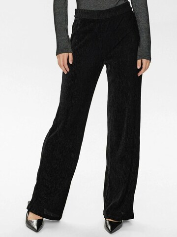 NÜMPH Loosefit Broek 'Millas' in Zwart: voorkant