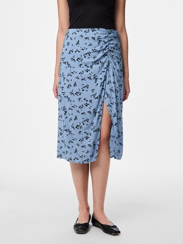 Jupe 'PCMelody' PIECES en bleu : devant