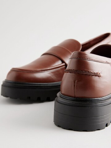 Slipper di Next in marrone