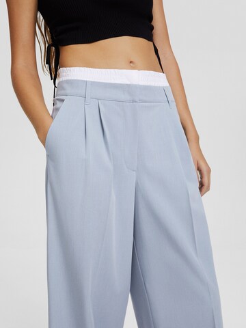 Bershka Wide leg Pleat-Front Pants in Blue