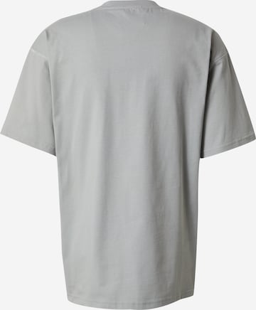 T-Shirt 'Elia' ABOUT YOU x Kingsley Coman en gris
