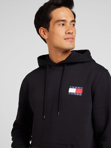 Tommy Jeans Sweatshirt 'ESSENTIAL' i svart