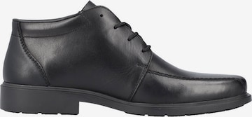 Boots stringati di Rieker in nero