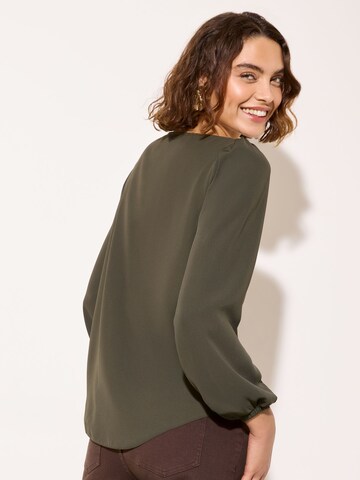 Bluză de la Friends Like These pe verde