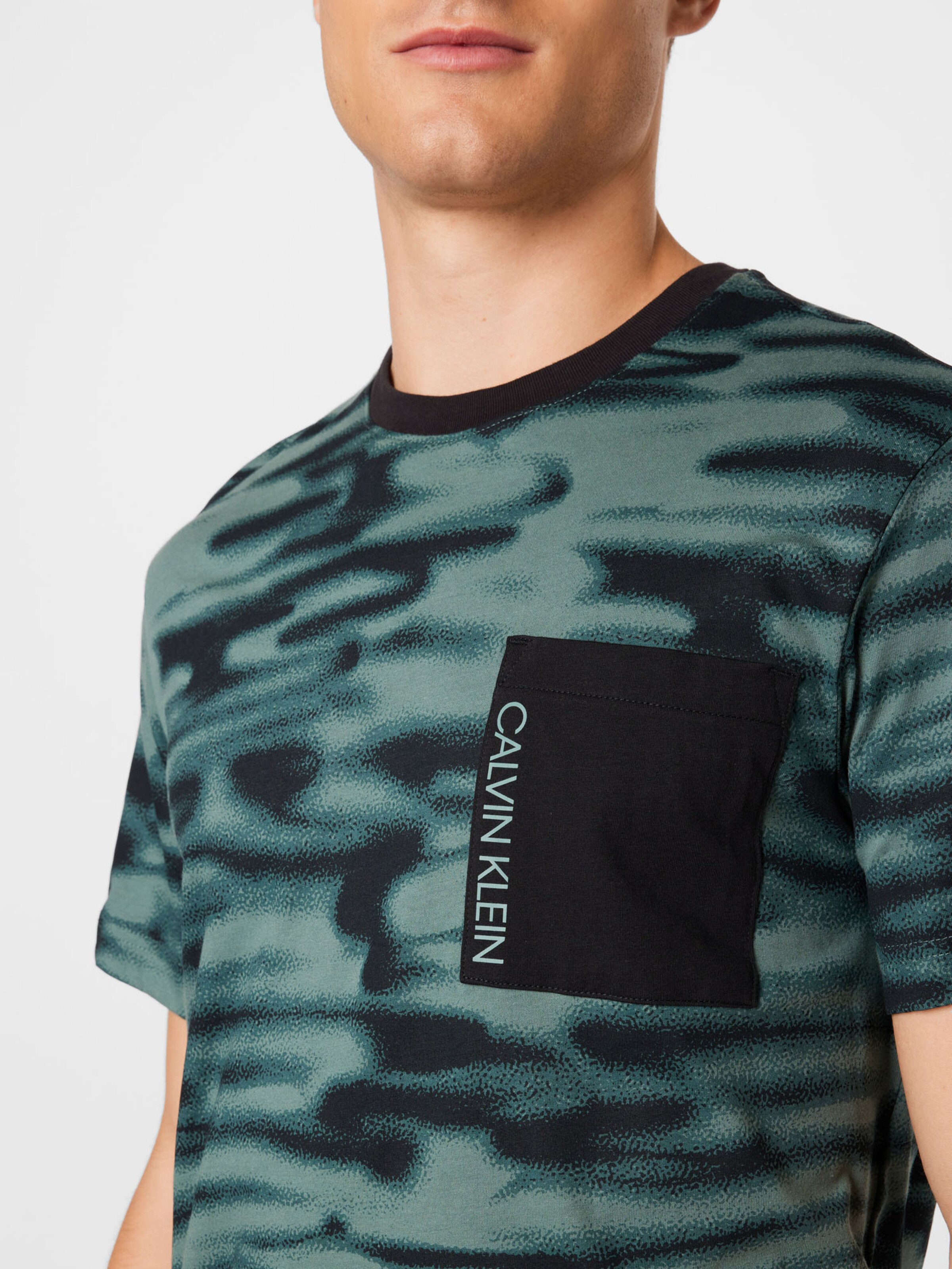 Plus durable T-Shirt Calvin Klein en Noir 