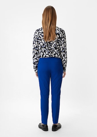 Coupe slim Pantalon à plis COMMA en bleu : derrière