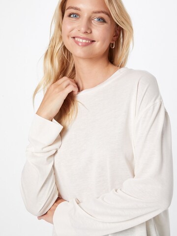 Pull-over 'ILMARA' DRYKORN en blanc