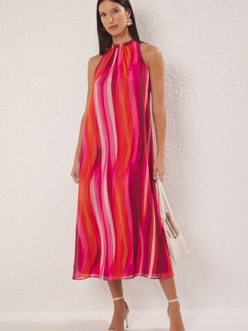 Trendyol Kleit, värv roosa: eest vaates