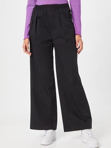 Pantaloni con pieghe 'Kasey' di Filippa K in nero: frontale