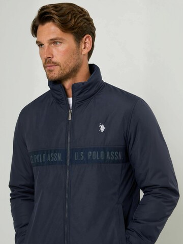 U.S. POLO ASSN. Välikausitakki ' UMJustin ' värissä sininen