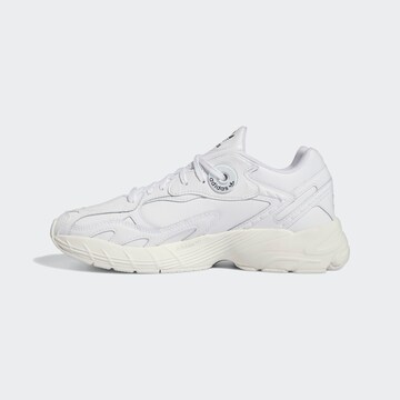 Baskets basses 'Astir' ADIDAS ORIGINALS en blanc