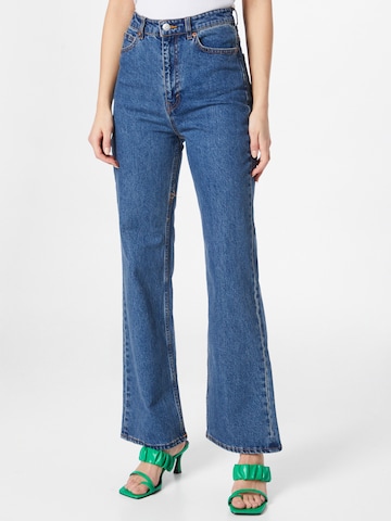 Flared Jeans di Monki in blu: frontale