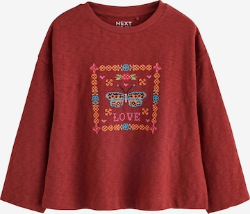 Next T-shirt i röd: framsida