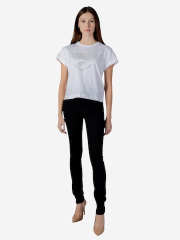 Maglietta 'SS CN LA STARS TEE W6RI30 I3Z14' di GUESS in bianco: frontale