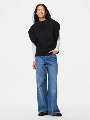 PIECES Cape 'PCNosie' in Zwart