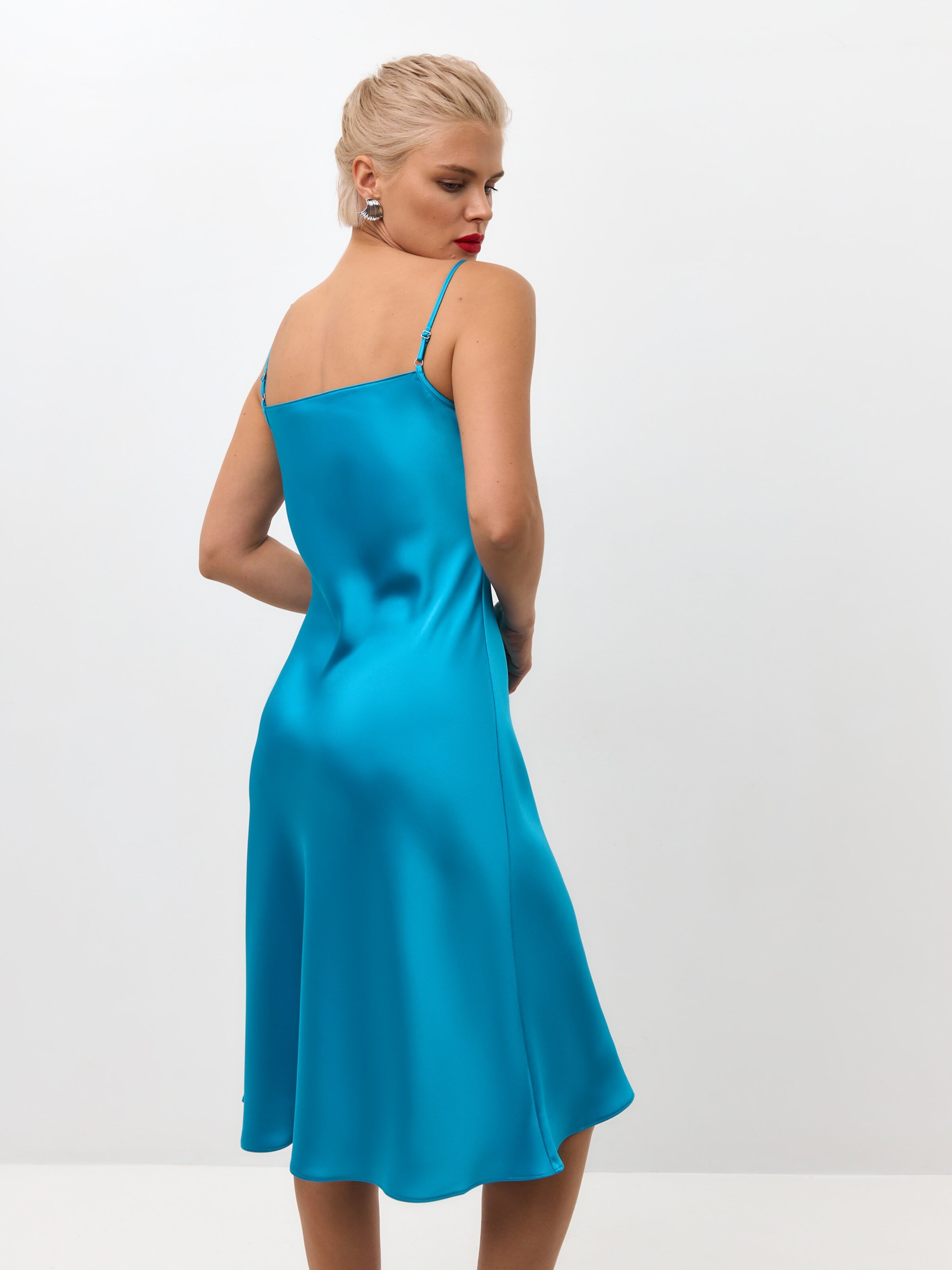 Robe 'Below the knee satin slip dress 'Grace'' Serena Silueta en bleu