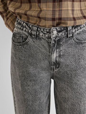 ROUGE EDIT Regular Jeans in Grau