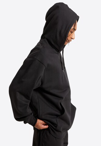 VANS - Sudadera en negro